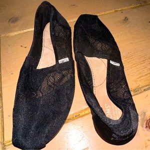 TOMS women’s shoes